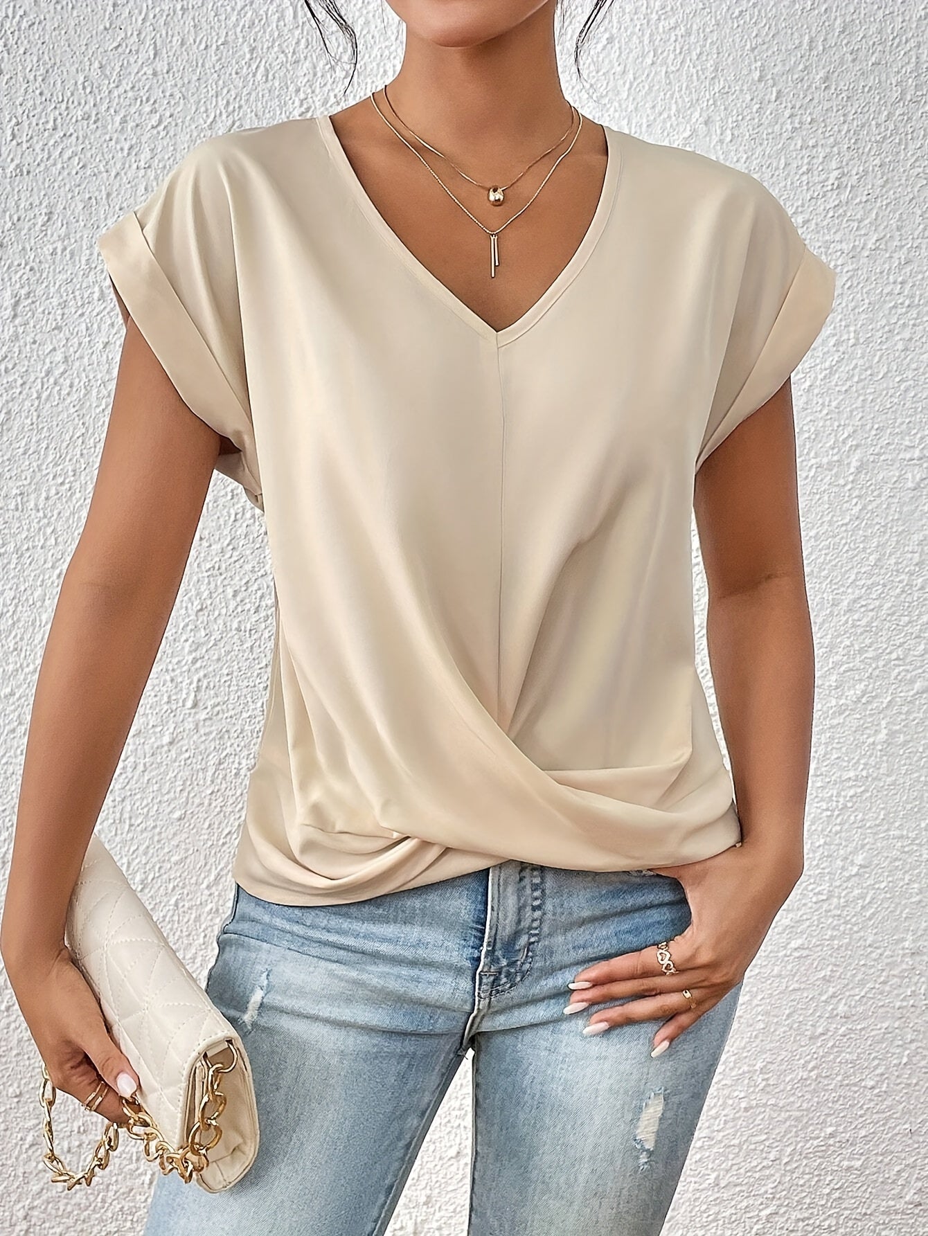 Sophia – Premium T‑shirt with Heart Neckline